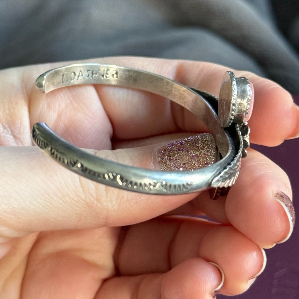 SIGNED Native American Sterling Silver and Pink Cuff Bracelet 925 L. DASHNER - Picture 3 of 5